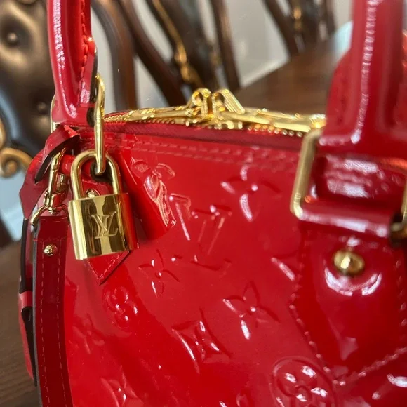 Louis Vuitton Red Vernis Crossbody Bag with Monogram - Picture 2 of 14